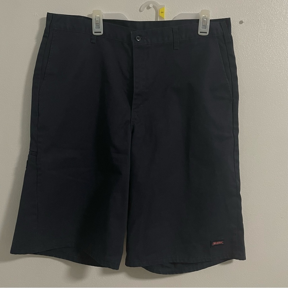 Men’s Lightweight, Size 38, Black Genuine Dickies Casual Shorts W/ Cell Pocket.